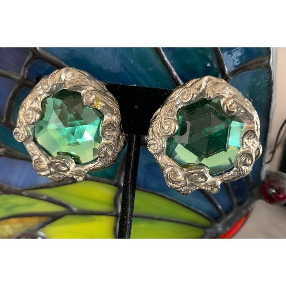 Shimmering faceted Green Clipback earrings, in Silver, Unmarked
